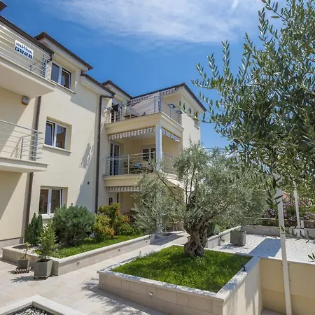 Apartment 5367b *