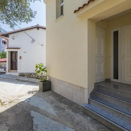 Apartment 5367b